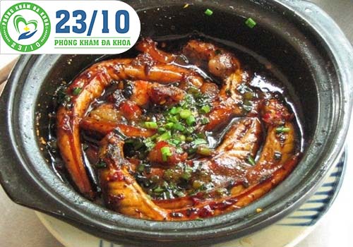 Cá chạch om hạt hẹ là món ăn bổ dưỡng cho đấng mày râu bị liệt dương.